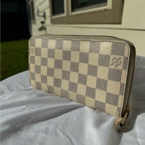 Louis Vuitton Damier Azur Zippy Wallet